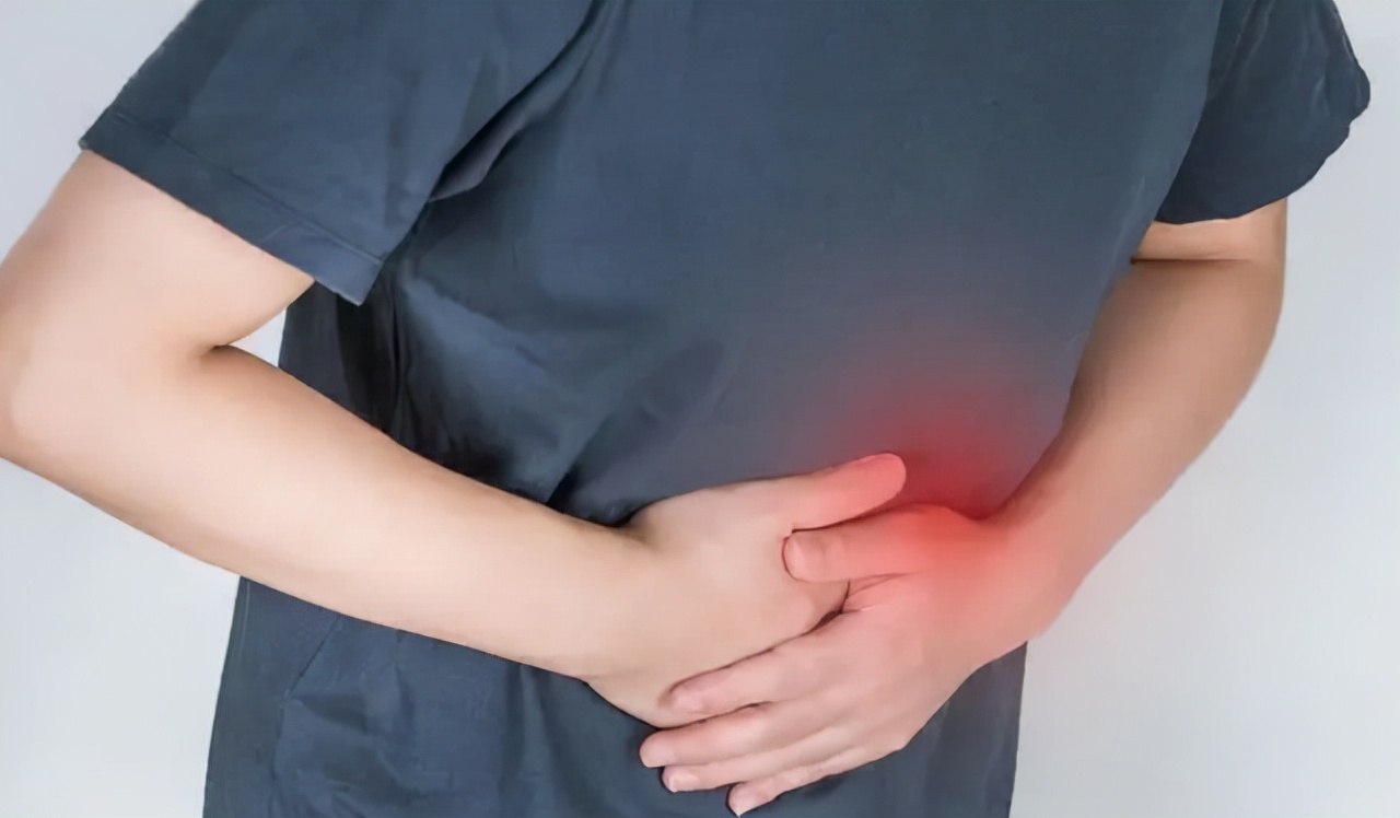 晚上睡觉嘴和嗓子发干是什么原因,晚上睡觉总是感觉嘴干怎么回事