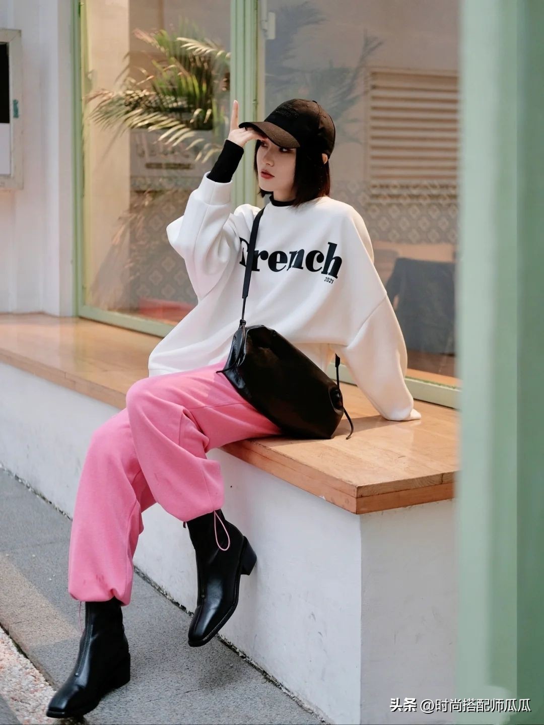 今年“运动裤”变的好时髦！混搭卫衣、西装，意外的洋气好看