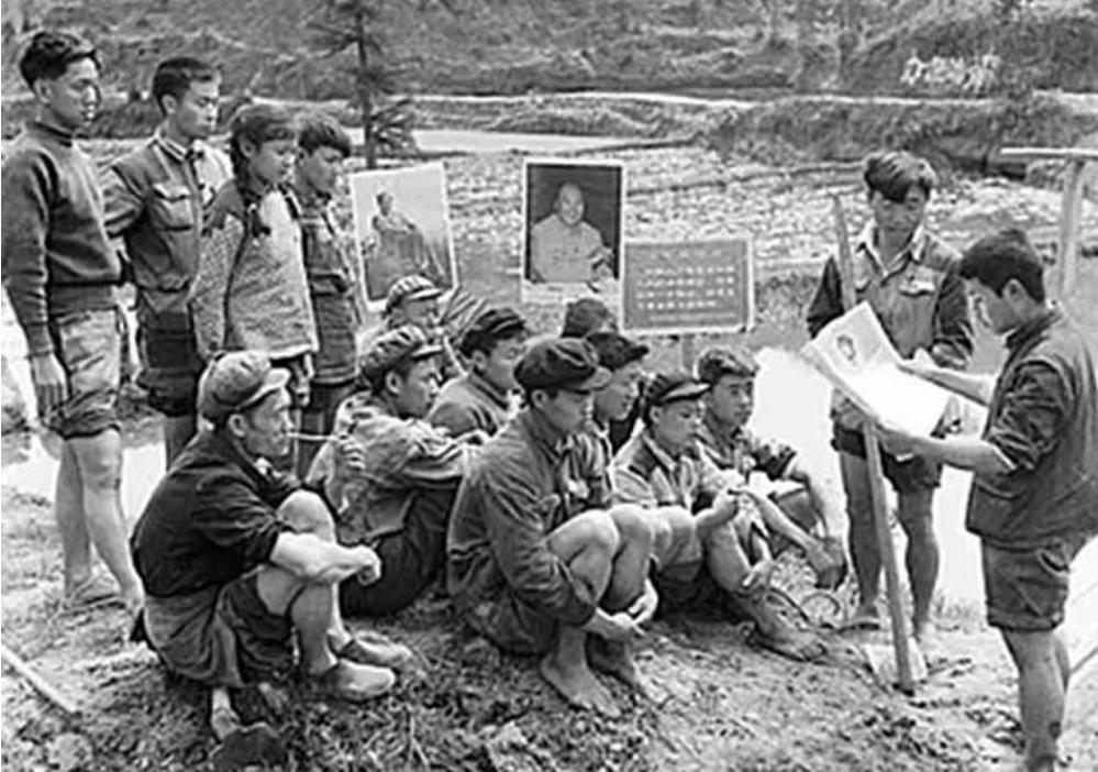 20岁重庆知青小伙，“下嫁”31岁带4娃的寡妇，至今仍在大山中