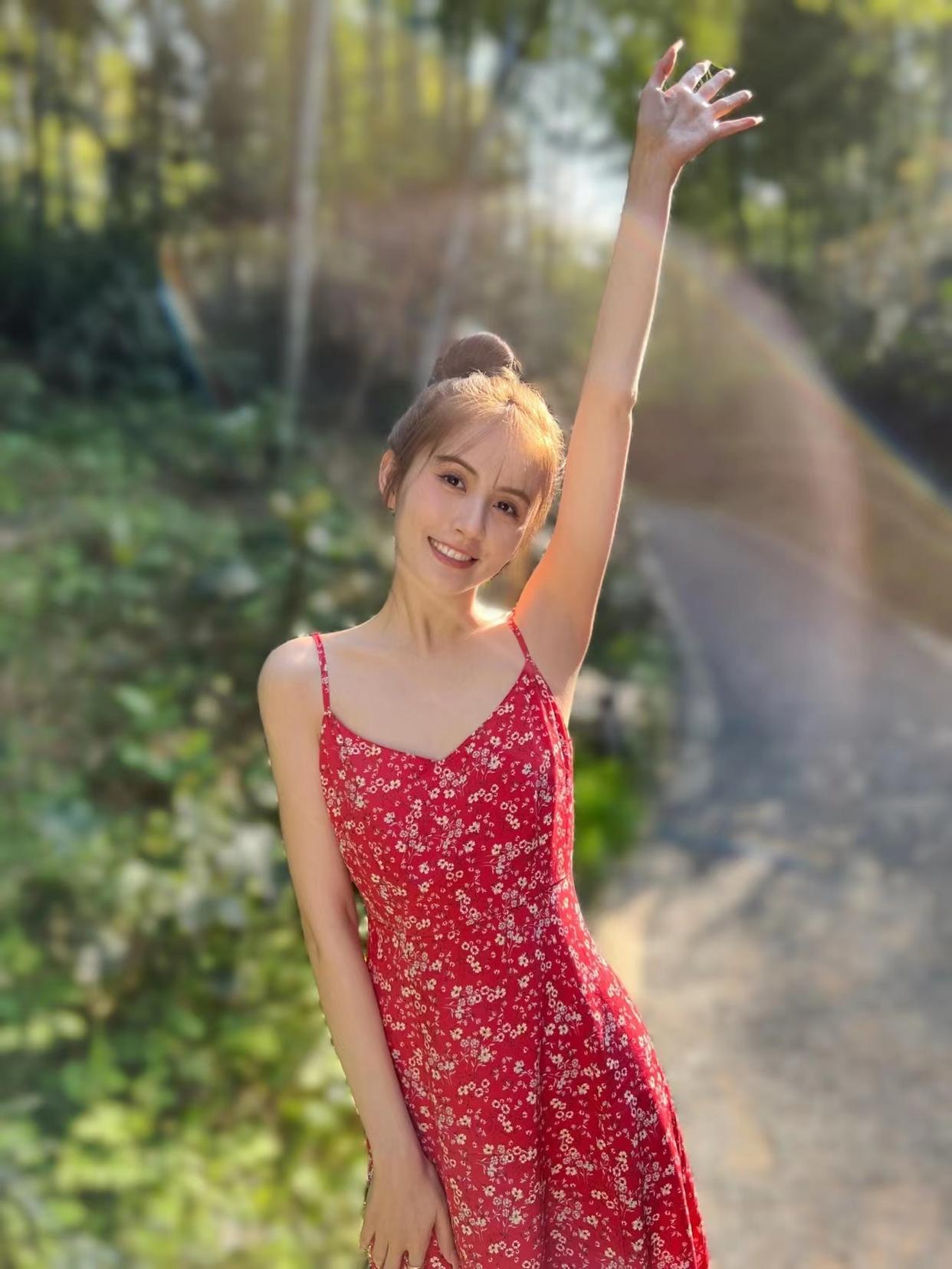 好看的剪刀手拍照姿势,拍剪刀手照怎么拍好看