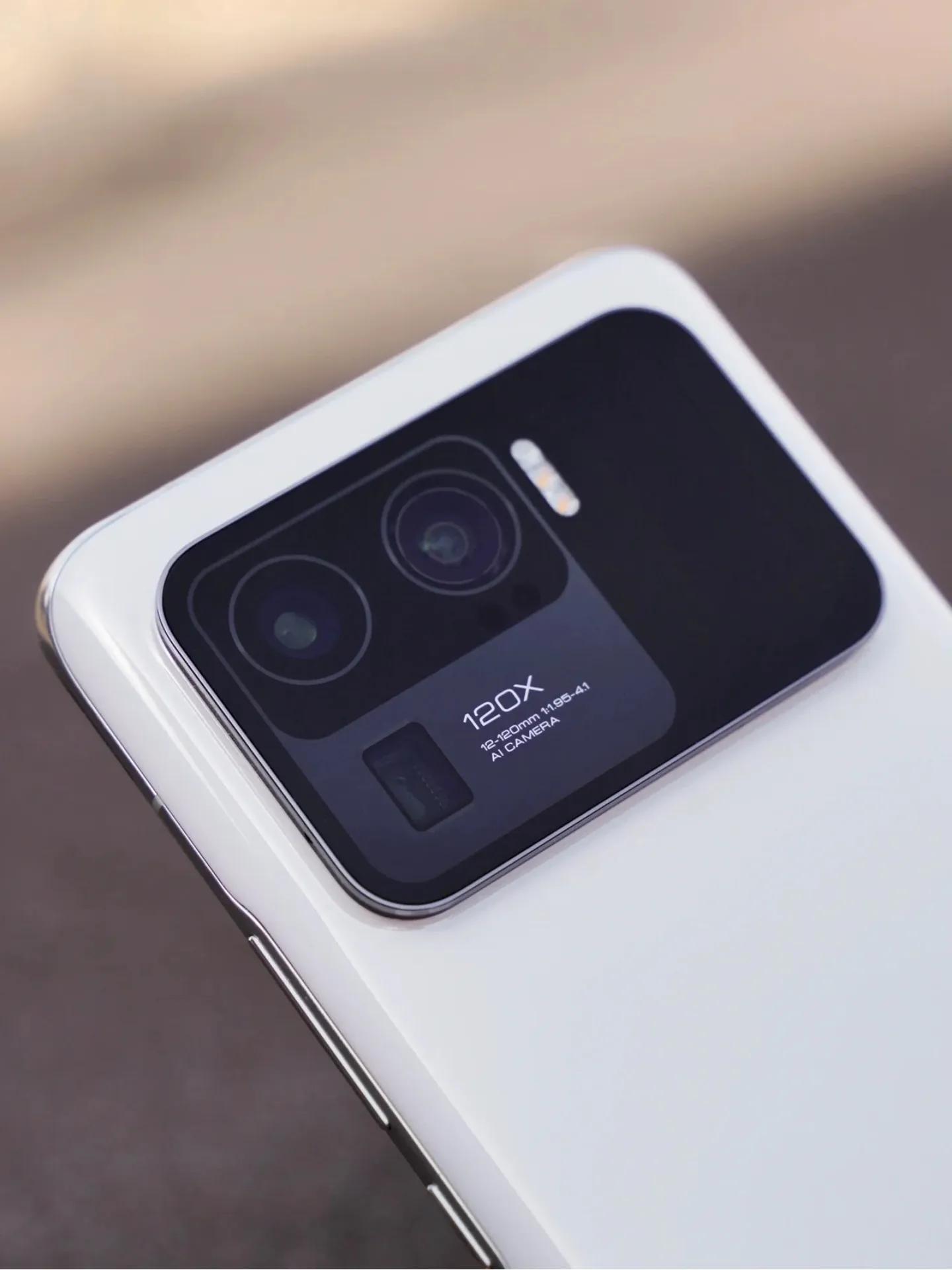 小米11ultra与苹果对比,用了三年多的苹果11需要换手机吗