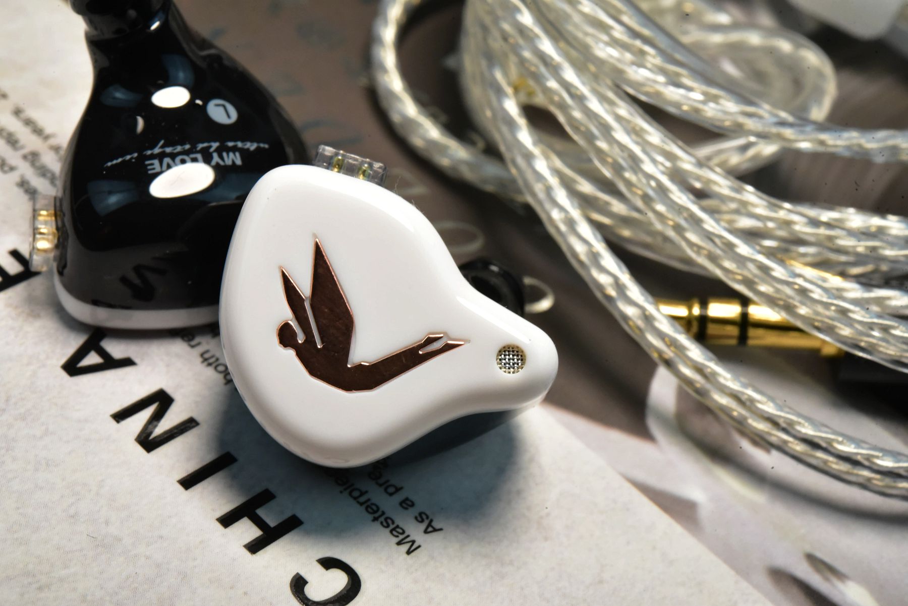 用149元的耳机对比苹果手机配塞，便知国产HiFi耳机的优势所在