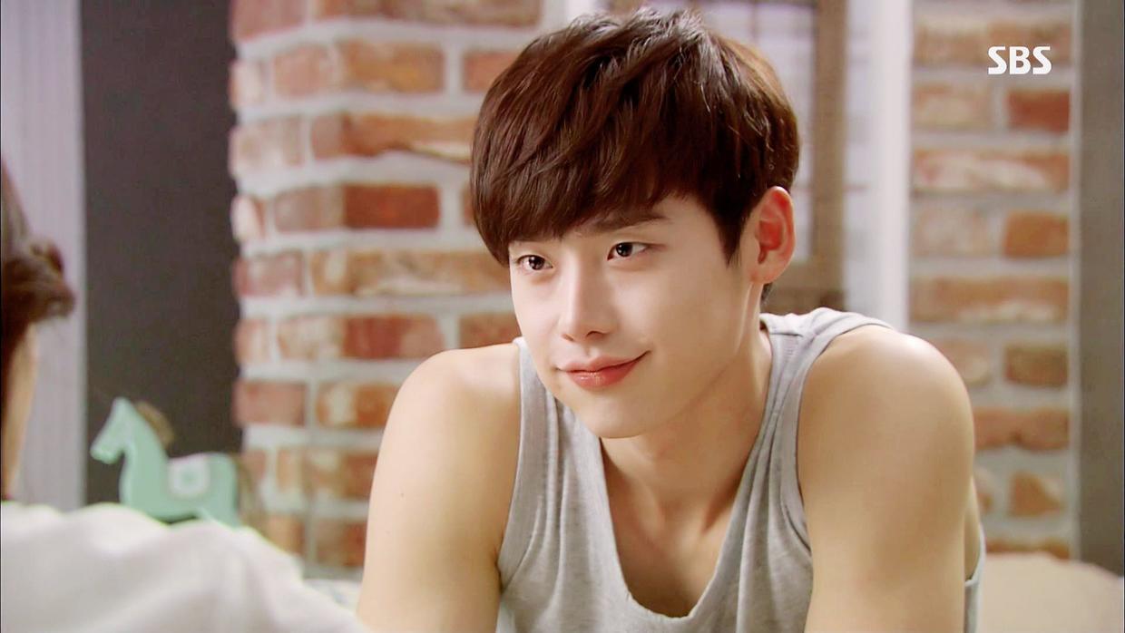 iu和李钟硕哪个时候谈恋爱,iu和李钟硕恋情怎么被发现的