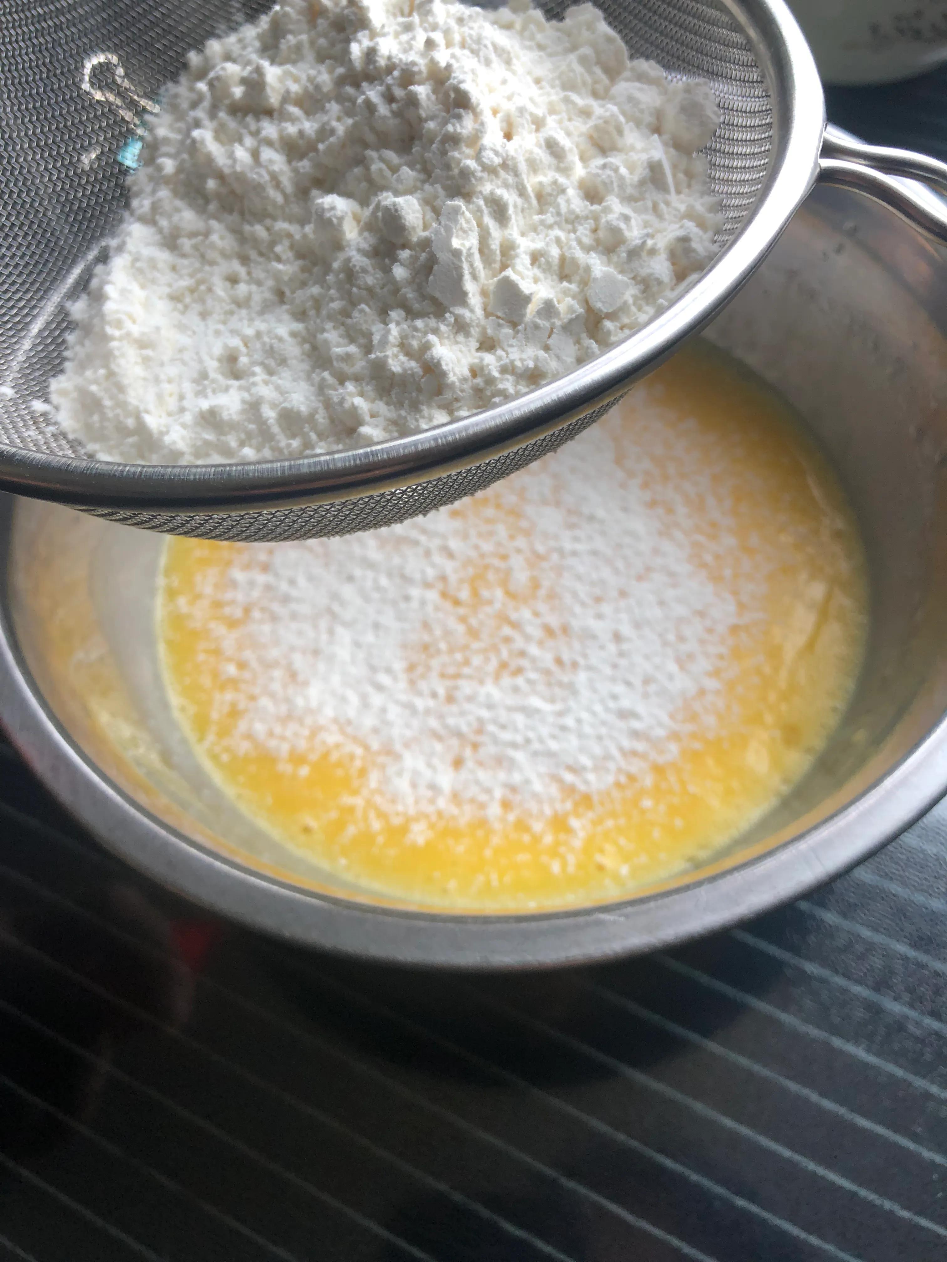 无烤箱无打蛋器最简单蛋糕,戚风蛋糕需要什么样打蛋器