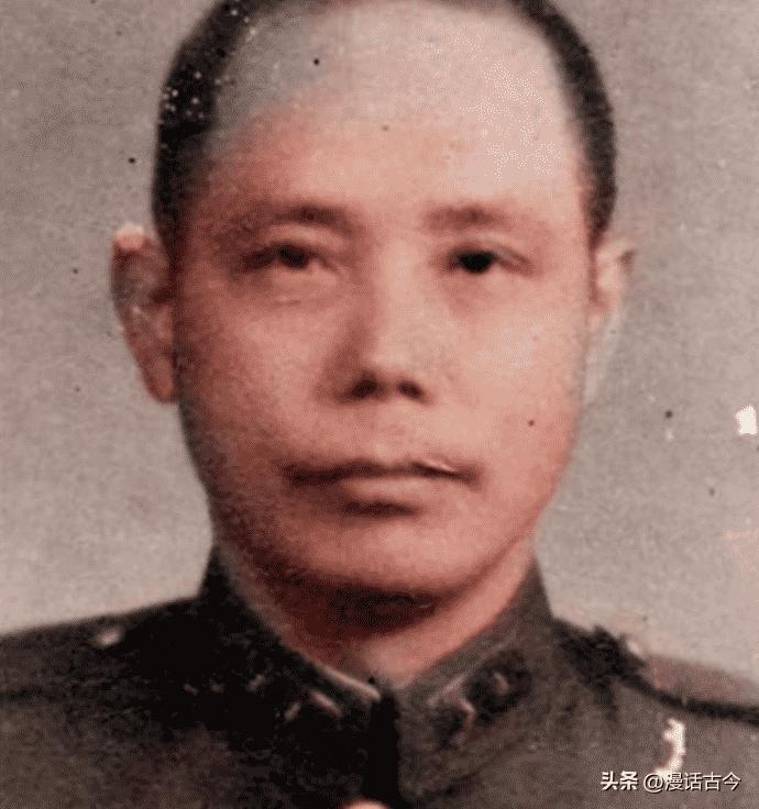 日本暴行老照片,日军女子拍照