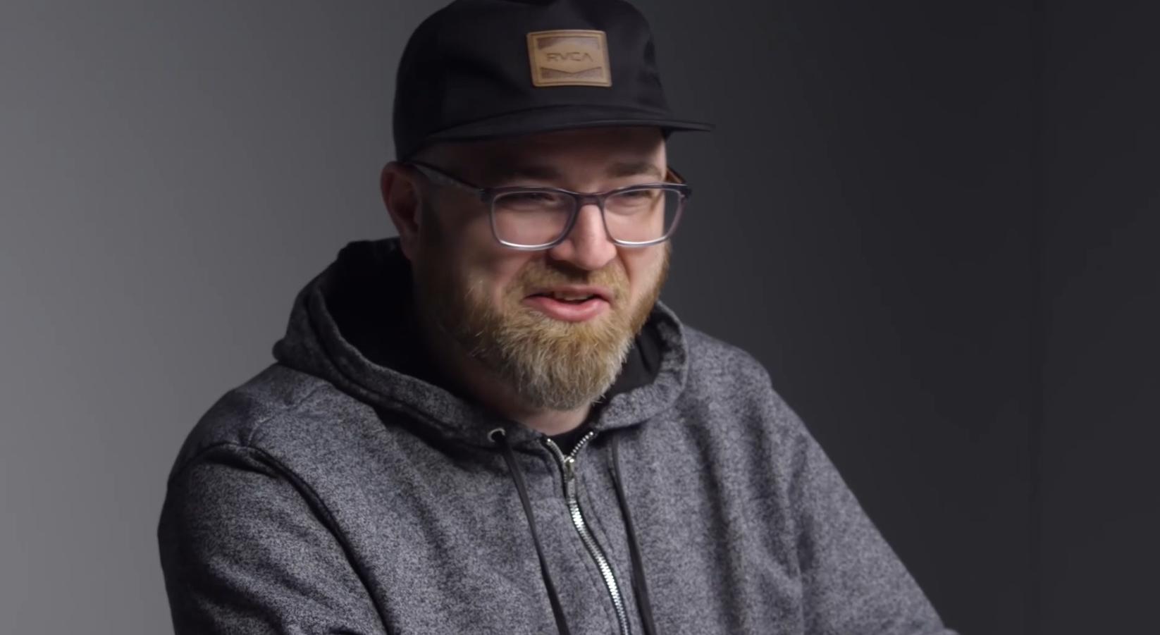 美国大叔网购老年机,美国大叔买安卓手机