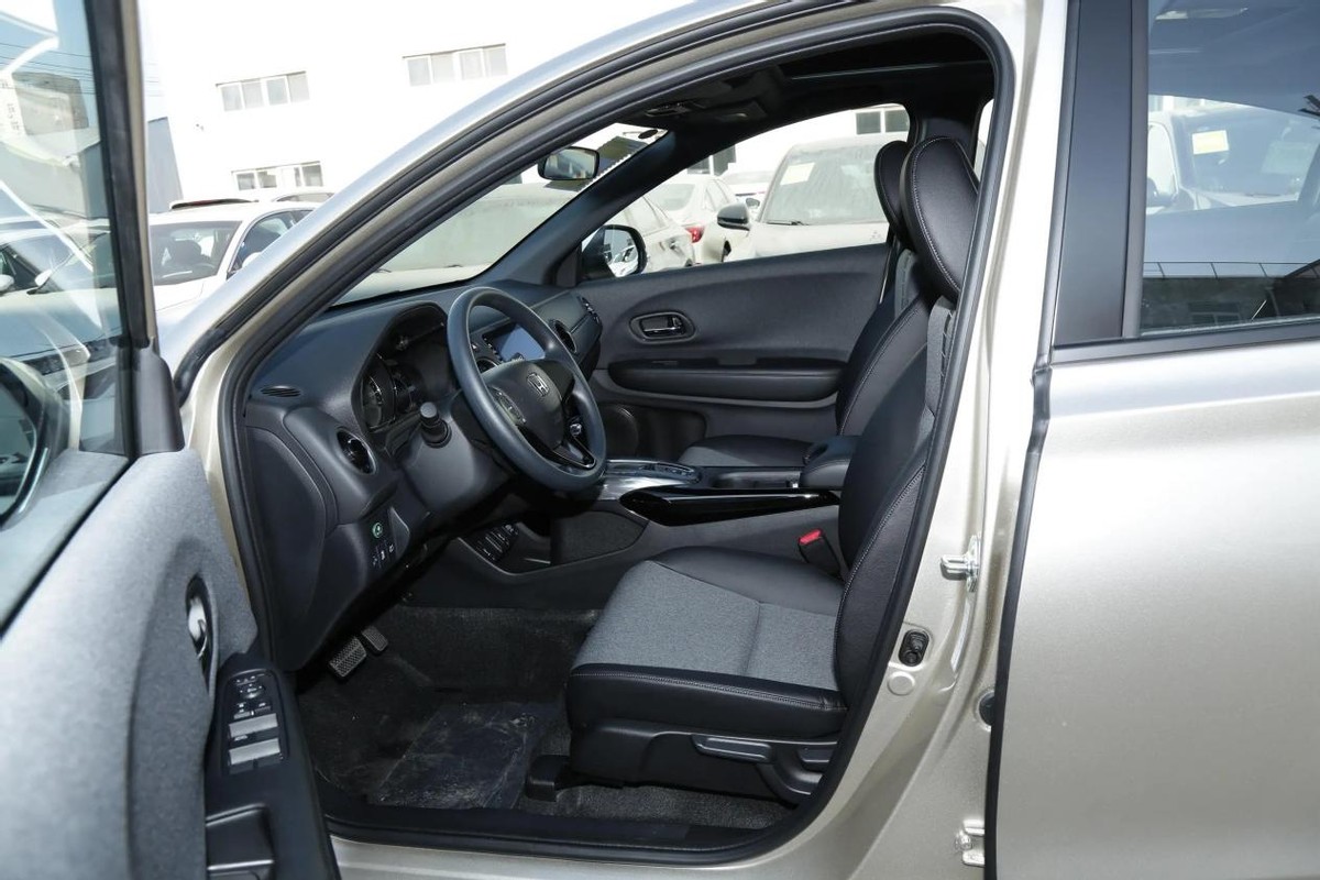 手握12万选家用车，要空间大，还要舒适，本田、五菱谁更懂国人？