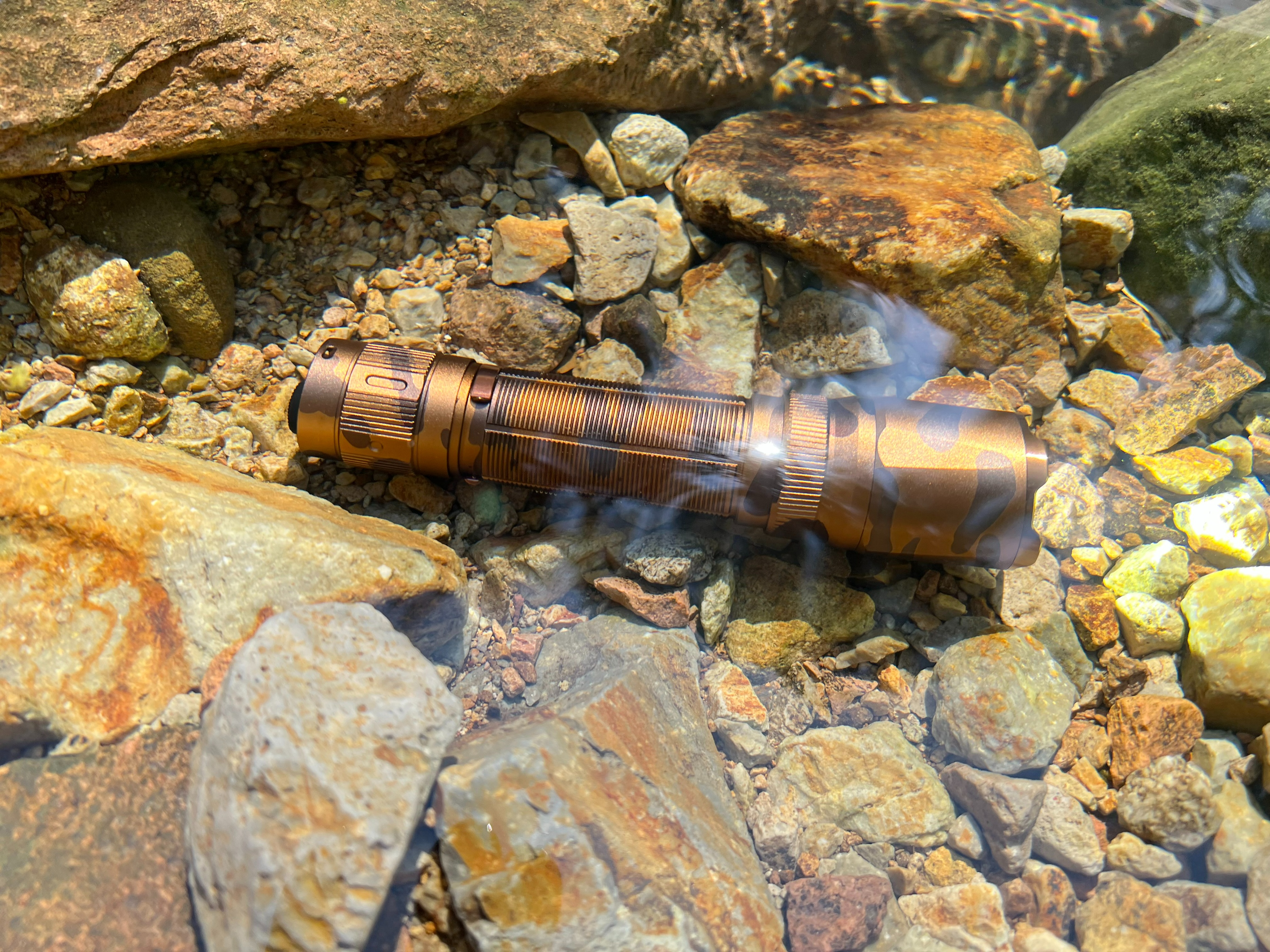 fenixtk22手电评测,fenixtk20uev2.0战术手电