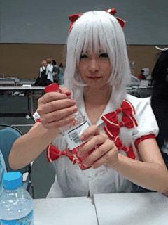 “是小蛇出了轨，还是青蛙劈了腿？”这是现实版的美杜莎？哈哈