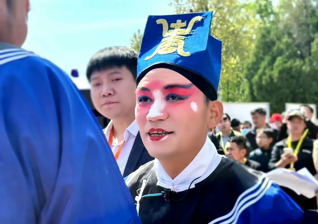 王宝强和冯清参加活动,王宝强和冯清回老家视频