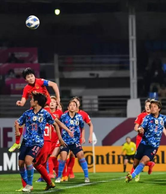 中国女足16岁小将6球掀翻世界劲旅,男足输越南女足赢日本