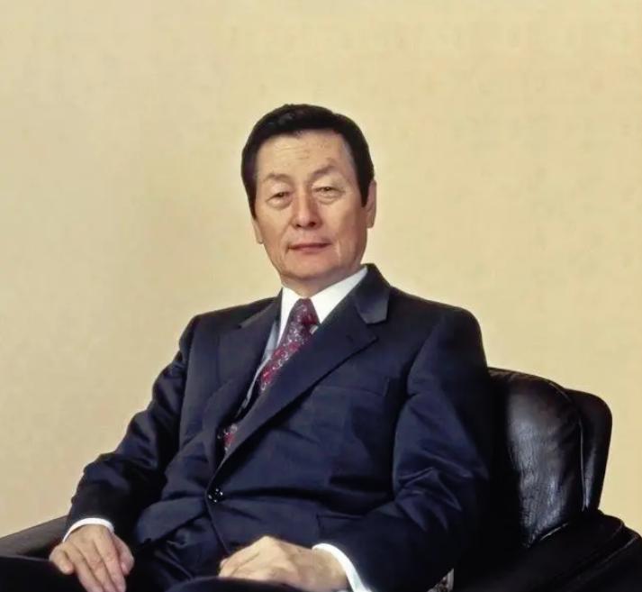 韩国财阀辛格浩：二婚入赘日本战犯家族发家，89岁和儿子共享女星