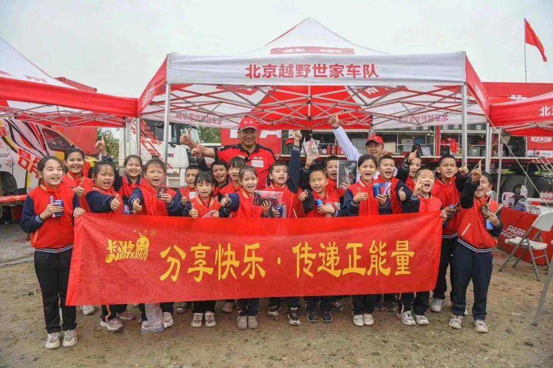 “环塔故事会”公益活动，和田孩子提前过“六·一”