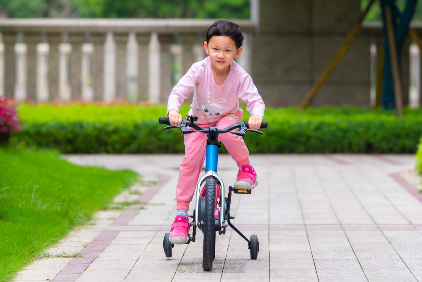 酷骑f1和贝仕自行车哪个好,儿童自行车需不需要变速