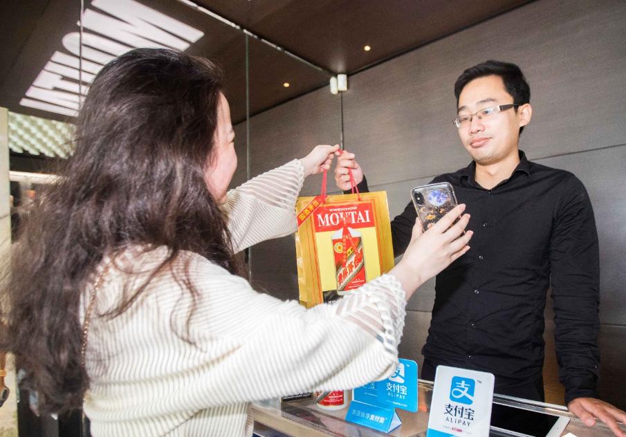 烟酒店的酒为什么比超市便宜,同样的酒为什么实体店比网上便宜