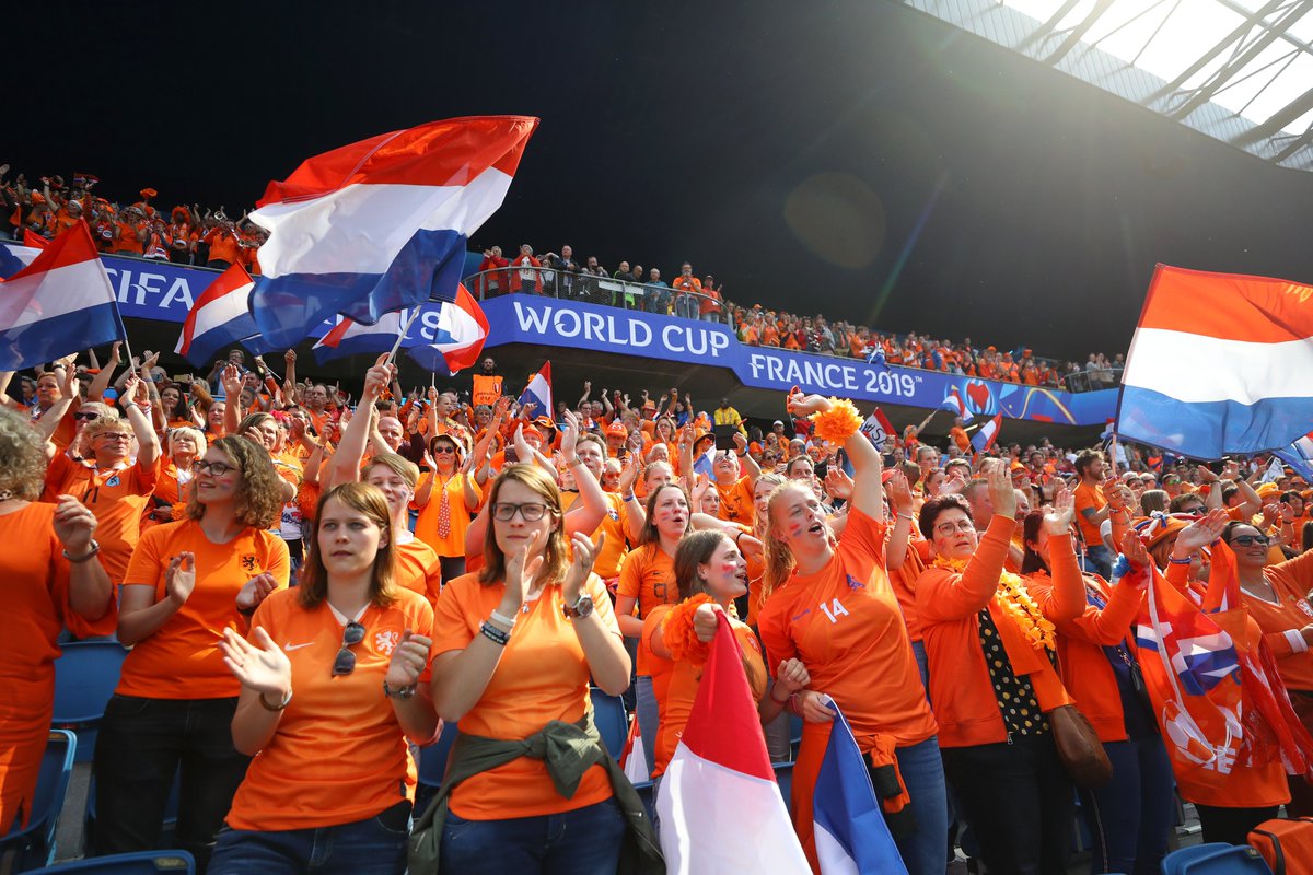 乌克兰国旗含义,俄罗斯和乌克兰的旗子什么样