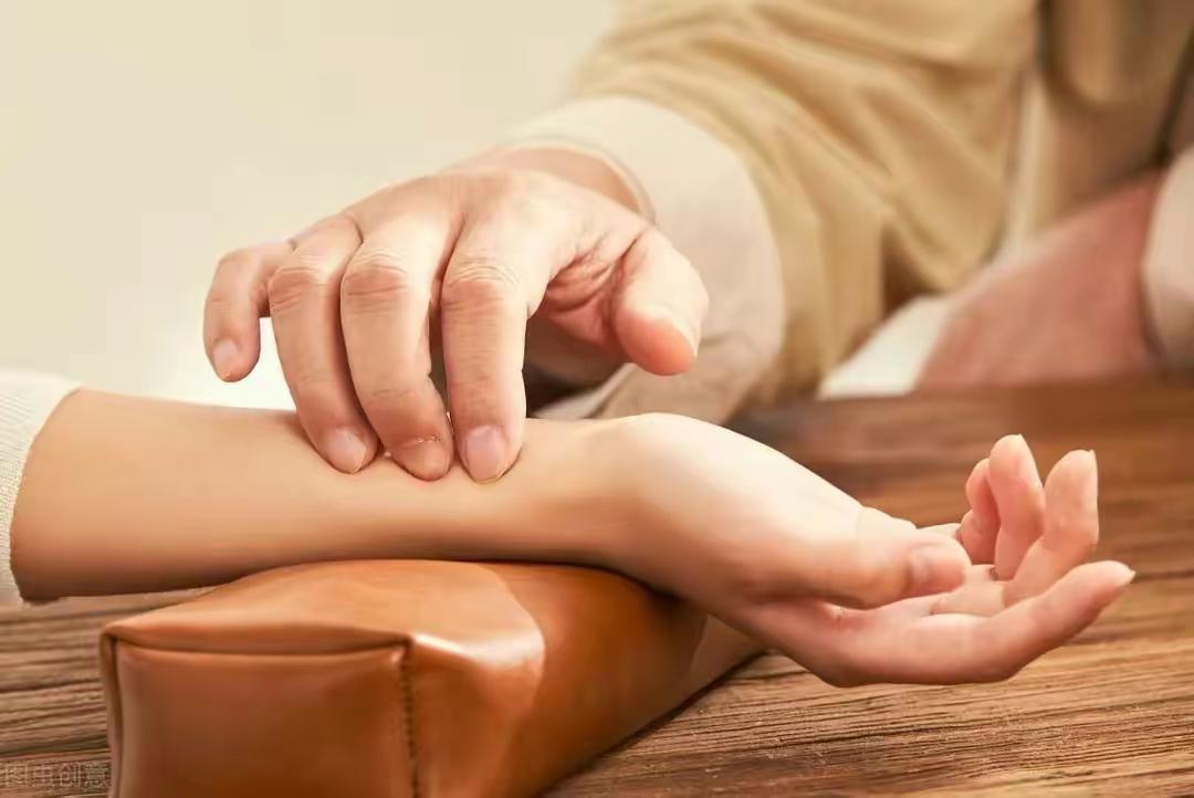 六味地黄丸和左归丸哪个补肾阴更好,肾不好吃知柏地黄丸