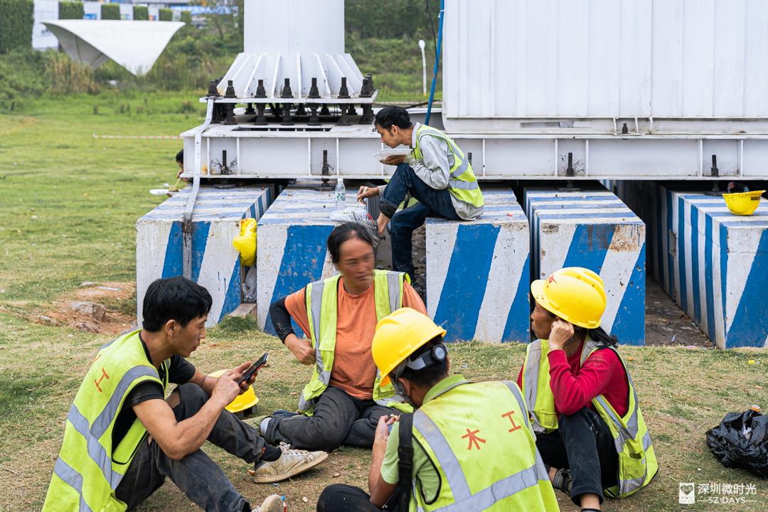 他们在深圳房价10万/平的地方,卖10元工地快餐