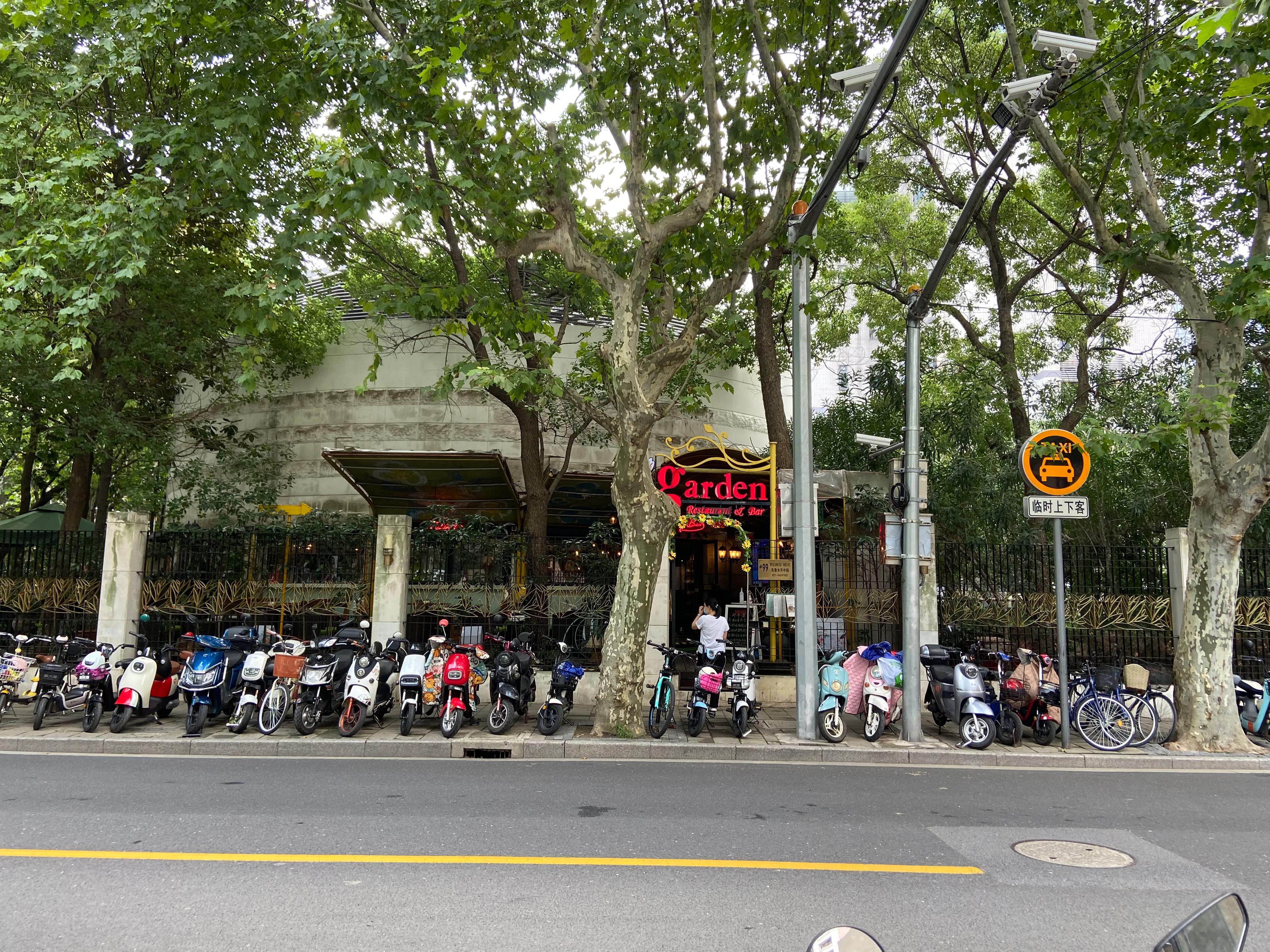 后疫时代的乌鲁木齐中路，人生海海，生活一半烟火，一半释然