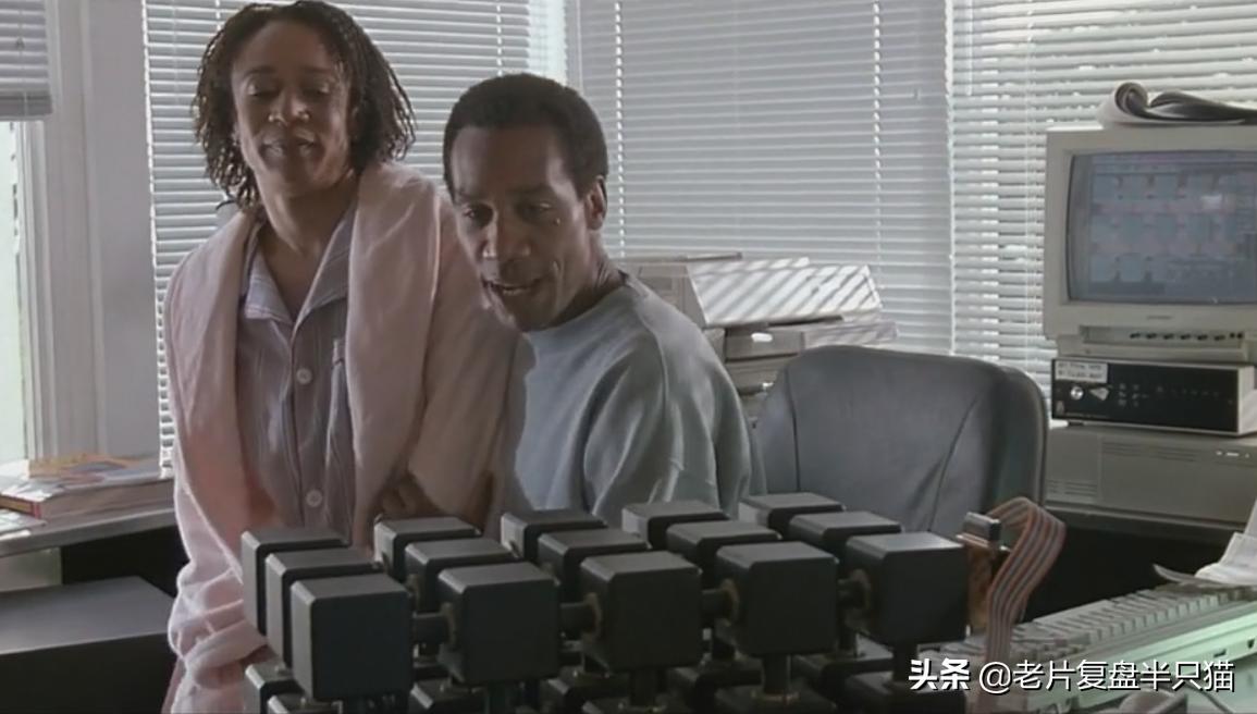 钢铁侠和蝙蝠侠后期谁更强,钢铁侠为什么注定打不过蝙蝠侠