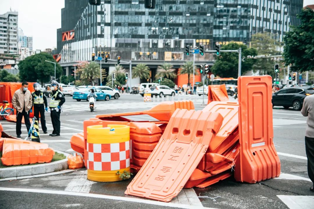 广州“解封”后：市民四处找核酸点，司机怕遇阳不接海珠区乘客