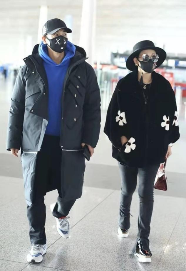 璧垫枃鍗撹韩绌胯繍鍔ㄨ韬墜鐭仴,璧垫枃鍗撶┛瑗胯鍑哄満