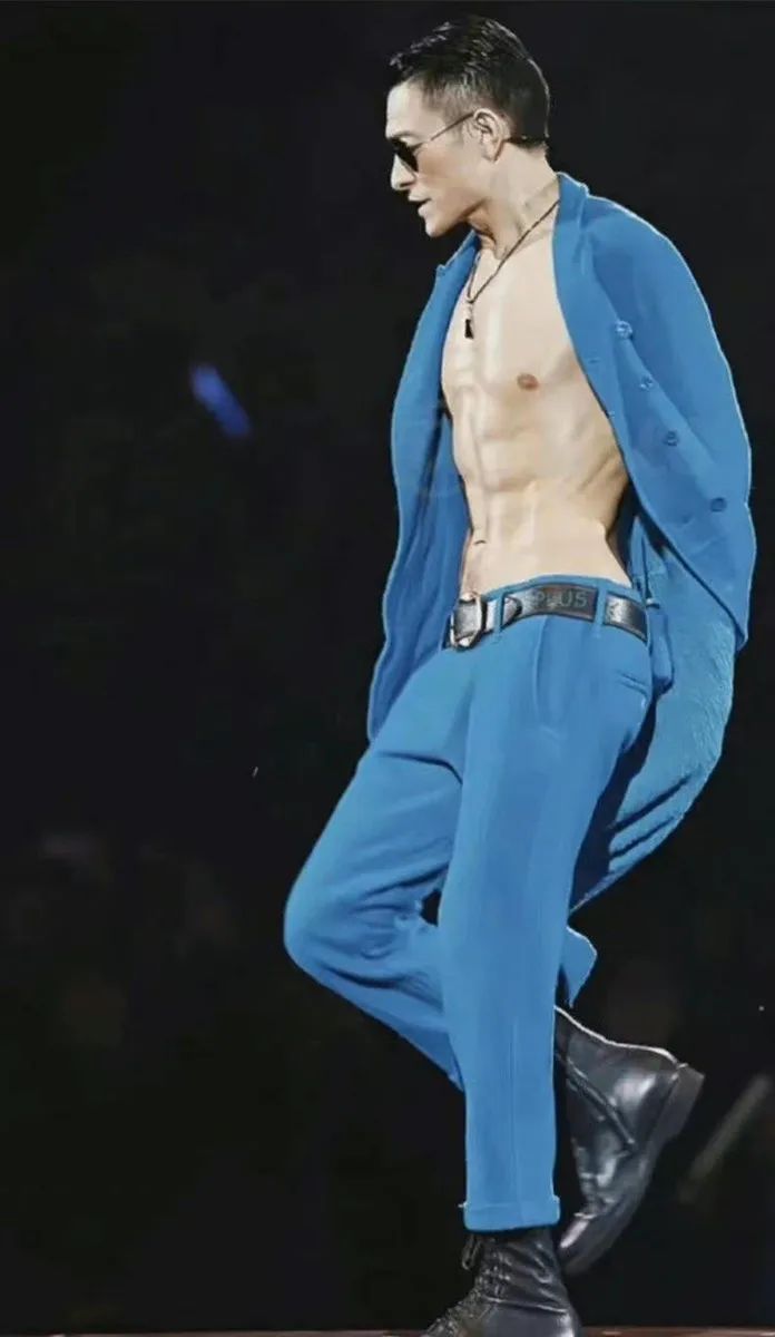 刘德华肌肉男秀腹肌,刘德华年轻时的腹肌