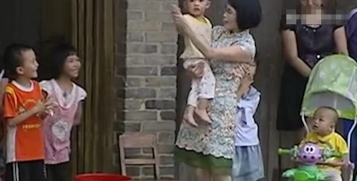 广西“蛇毒王后”：家藏价值47亿蛇毒，美国人送悍马讨好她求合作