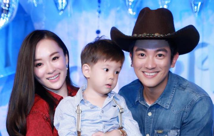 霍思燕儿子为什么是蒜头鼻,霍思燕儿子变腺样体面容