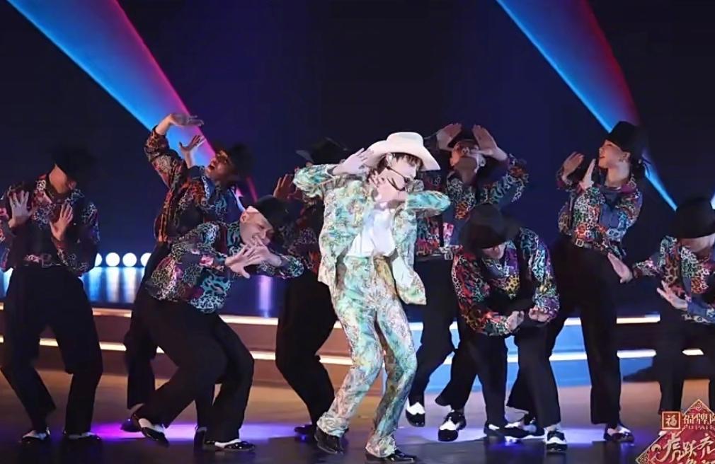 山东春晚路透！53岁周涛气质佳，郭德纲冯巩现身，刘雨昕全家登台