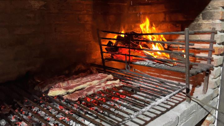 花了6000元在海上吃西餐,花了8000块钱到河里面吃一顿饭