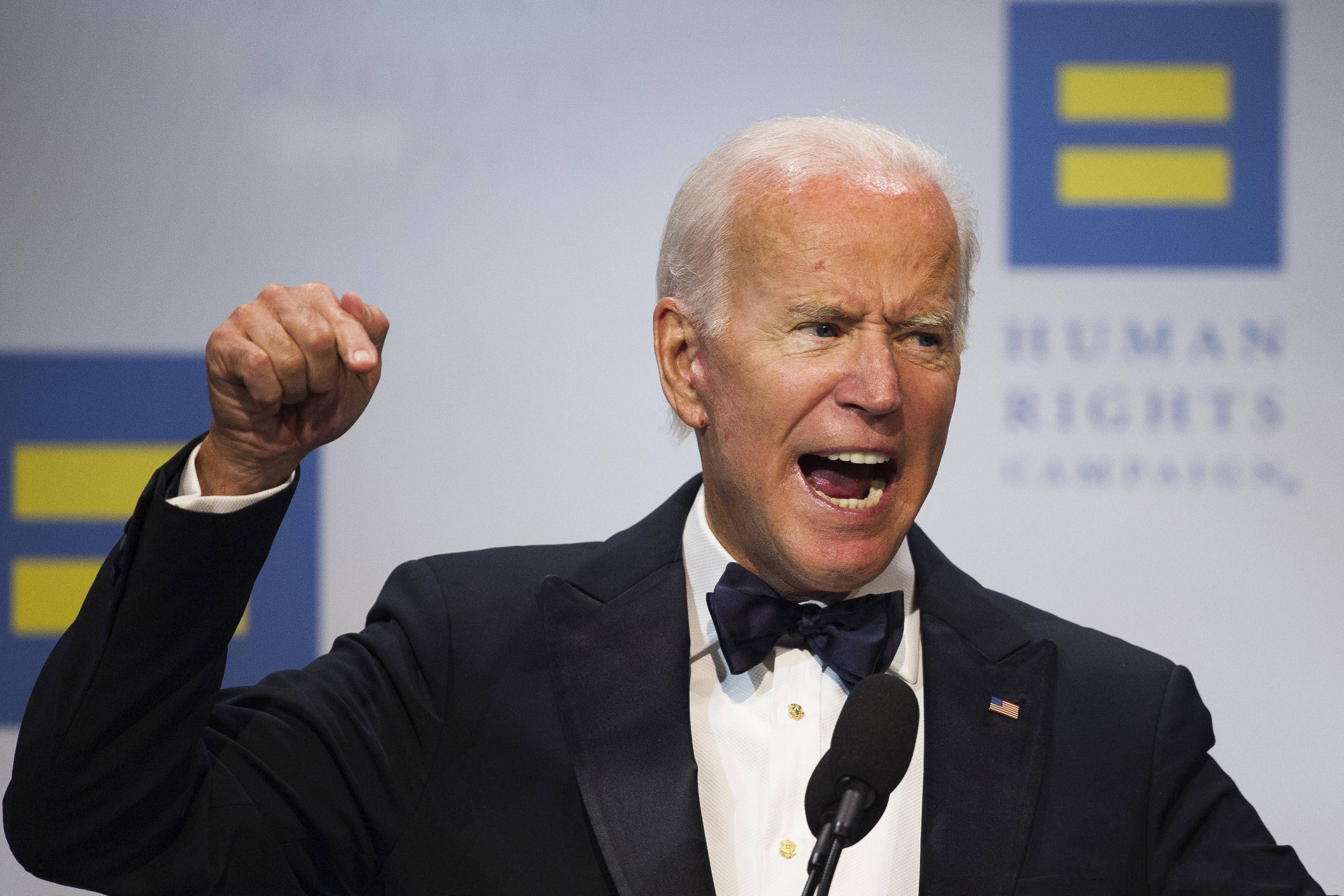 拜登声东击西,力挺拜登参选