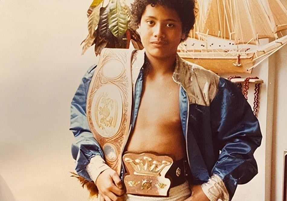 巨石强森吊打肌肉小鲜肉,巨石强森肌肉男图片