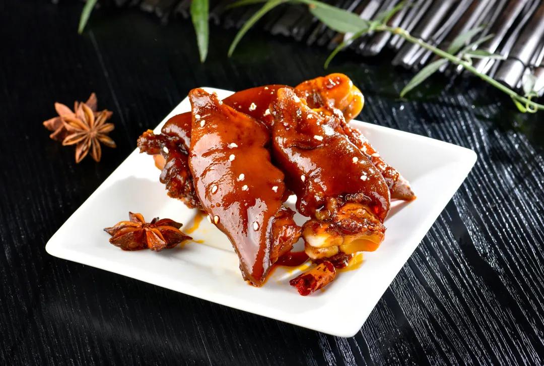 软烂脱骨的酱香猪蹄,营养酱香卤猪蹄