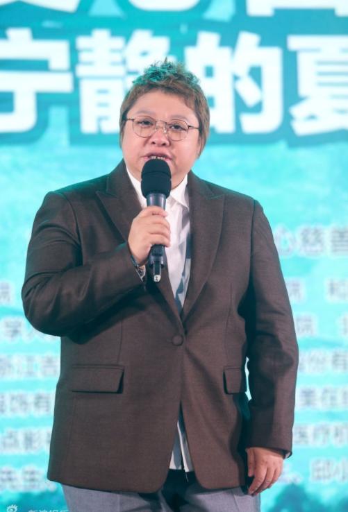 韩红孤儿长大,韩红从小与奶奶一起长大