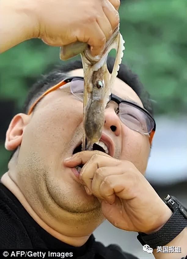 男子呕吐不止进医院,男子呕吐不止被送急救