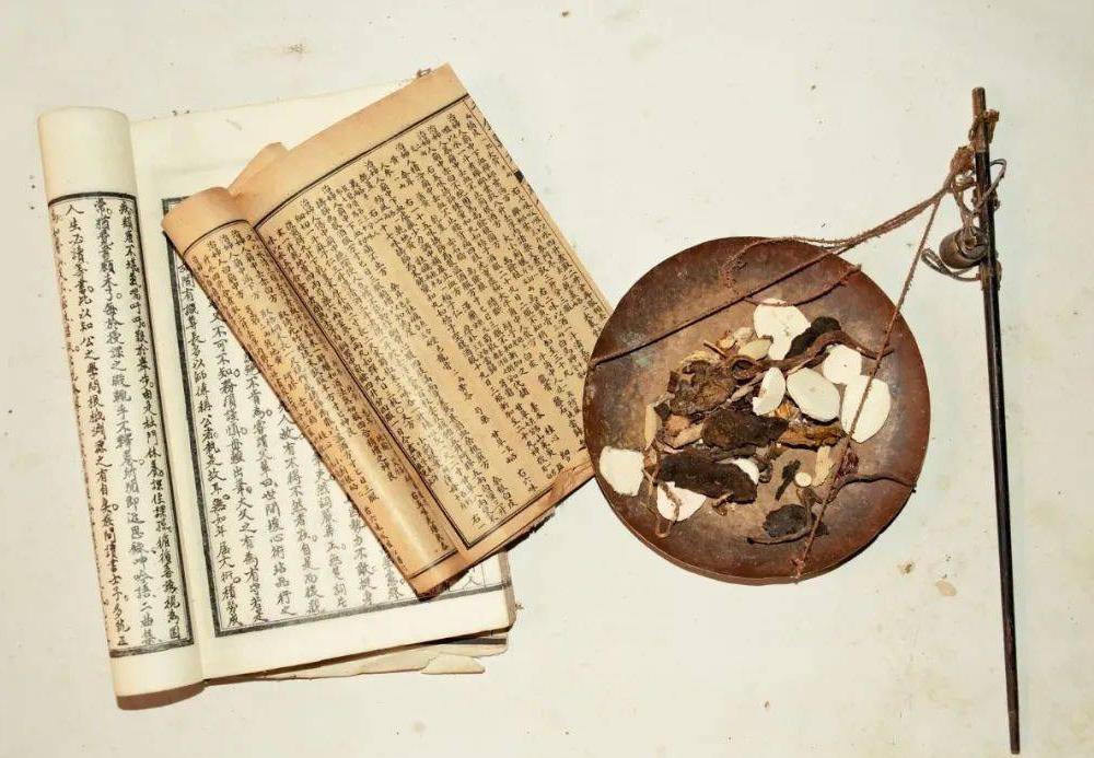 从《伤寒杂病论》中治疗肾病的经方诠释中药四气五味理论