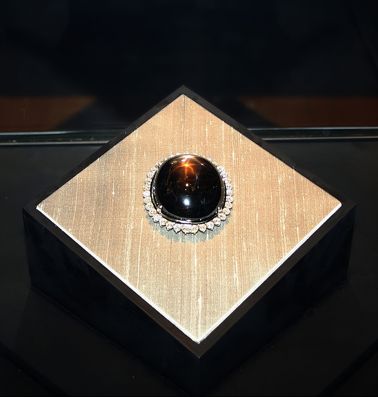 世上顶级蓝宝石,世界五大珍贵宝石之蓝宝石