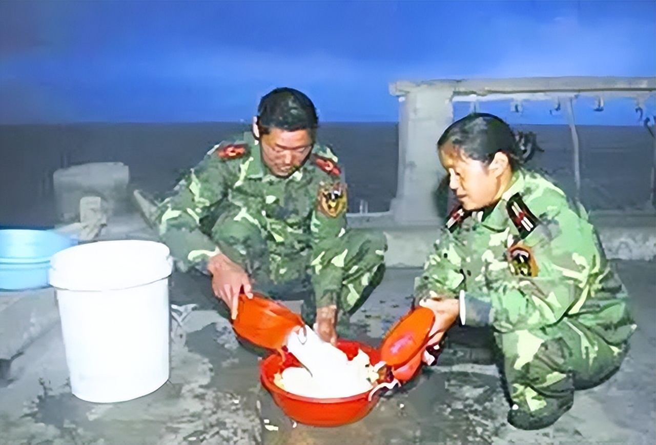 致敬夫妻坚守孤岛32年,夫妻独守孤岛三十二年