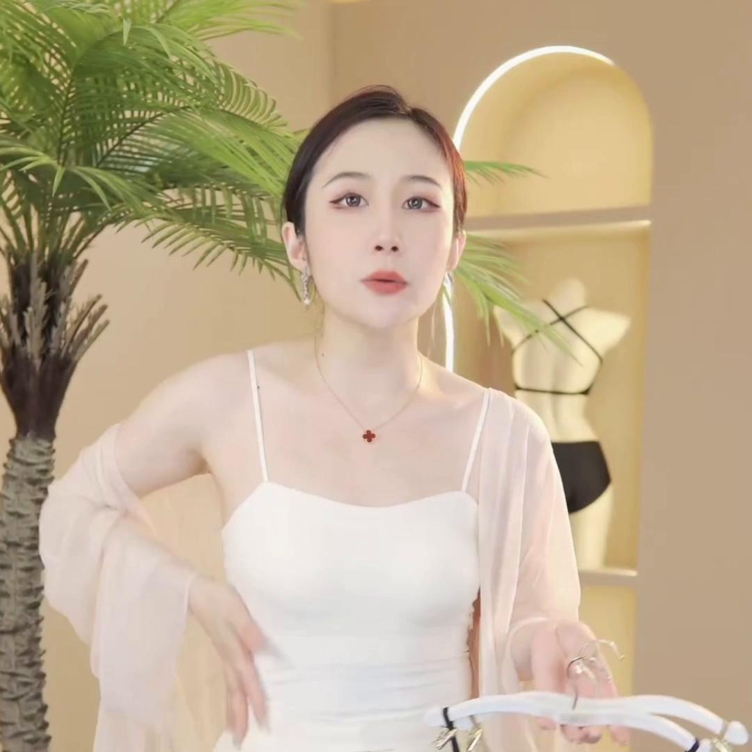 曼娜莎背心文胸一体真丝桑蚕丝,曼娜莎秋季百搭带胸垫背心