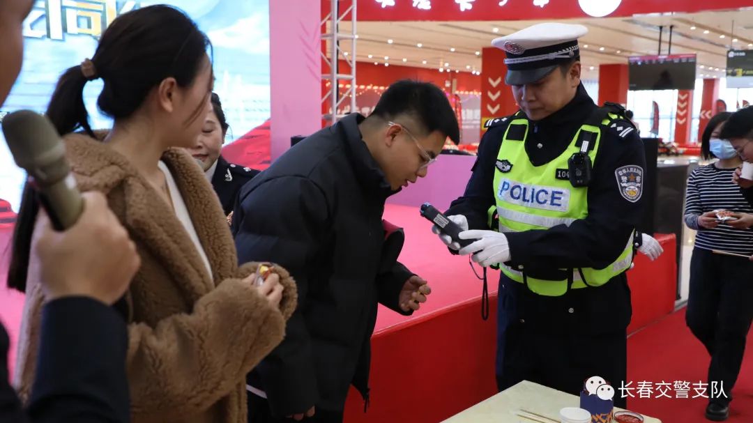 122全国交通安全日市民道路出行,122全国交通安全日北京交警