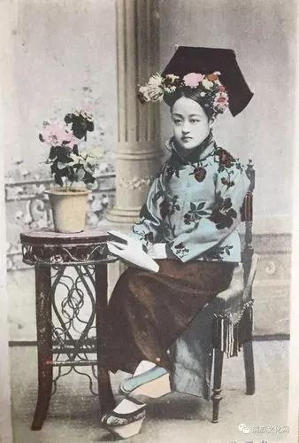 红楼梦的三个缠足的女人,红楼梦中女子裹脚了吗