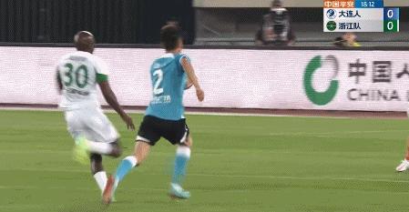 战术设计太拉胯谢晖背锅！上黄嘉辉+曼佐基少打2人再不投入拔管吧