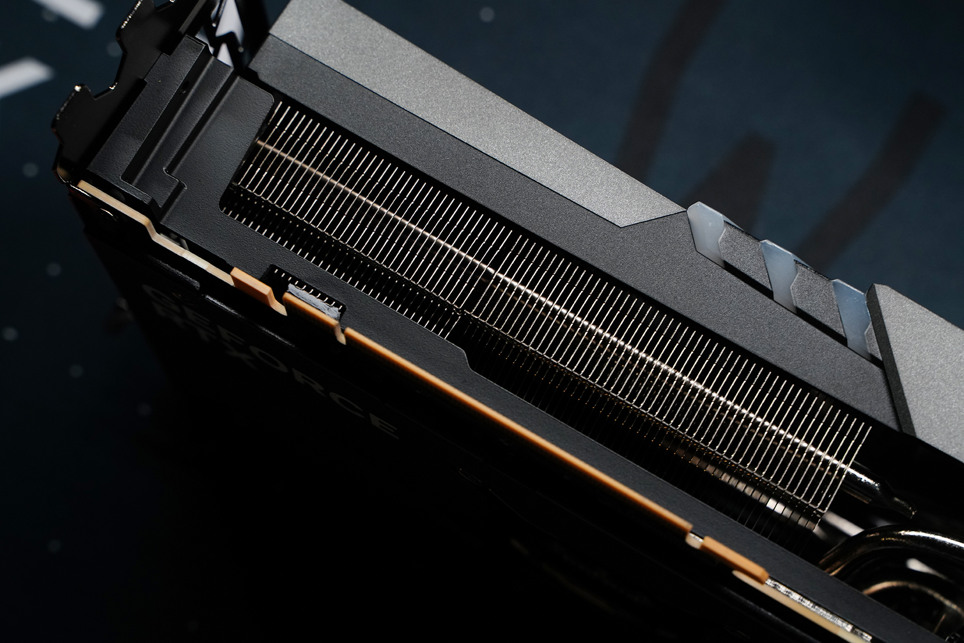 rtx4080魔龙和4090尺寸,rtx4080魔龙多少pin供电