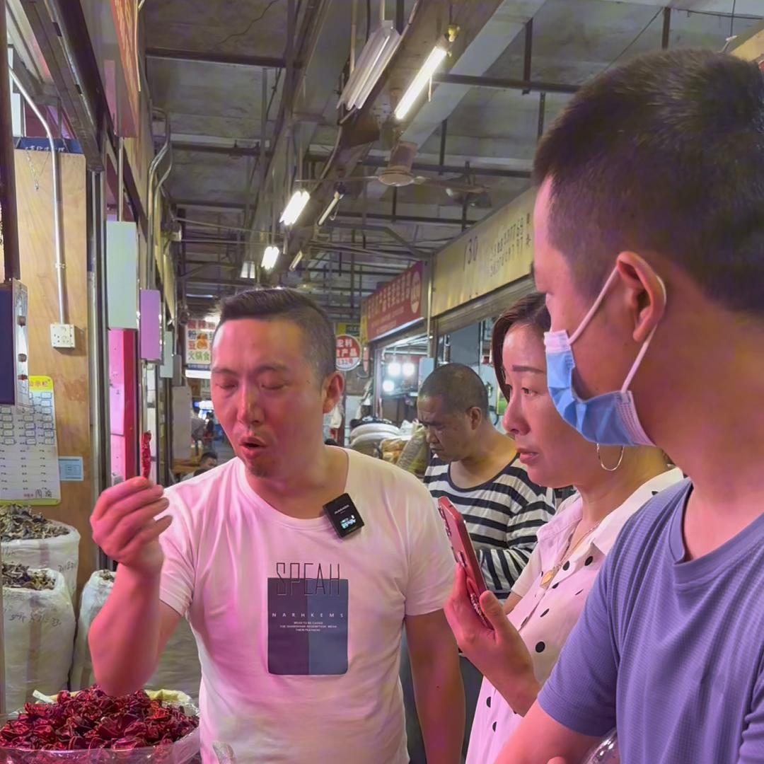 调料批发市场生意好做么,带徒弟去水产批发进货