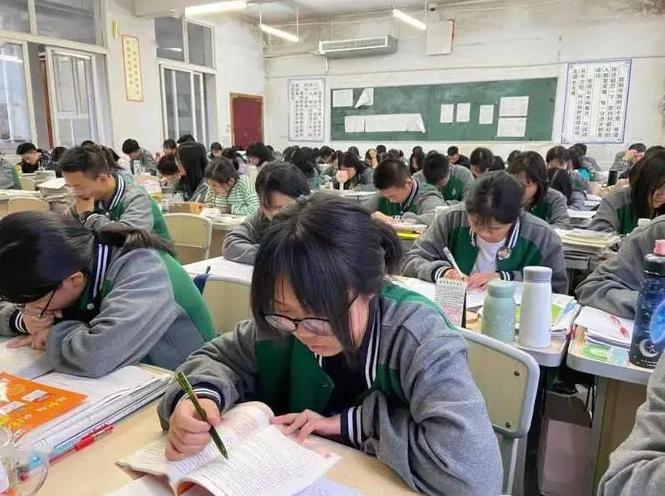 高考生查分途中晕倒,高考查分后进icu的学生醒了吗