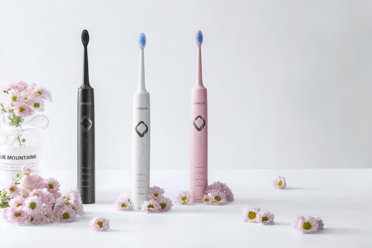 硬核专业实力加持，黑人牙膏丰富牙刷产品，满足不同护齿需求