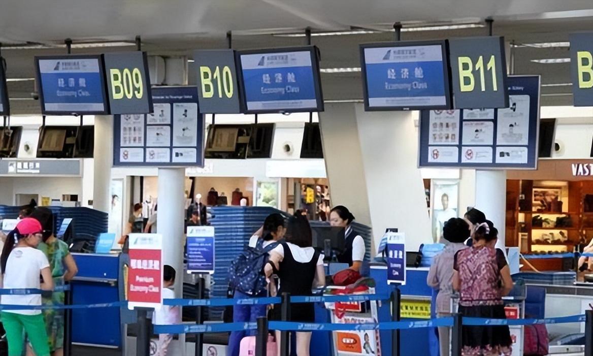 坐飞机值机后就可以登机了吗,坐飞机已值机还需要取纸质机票吗