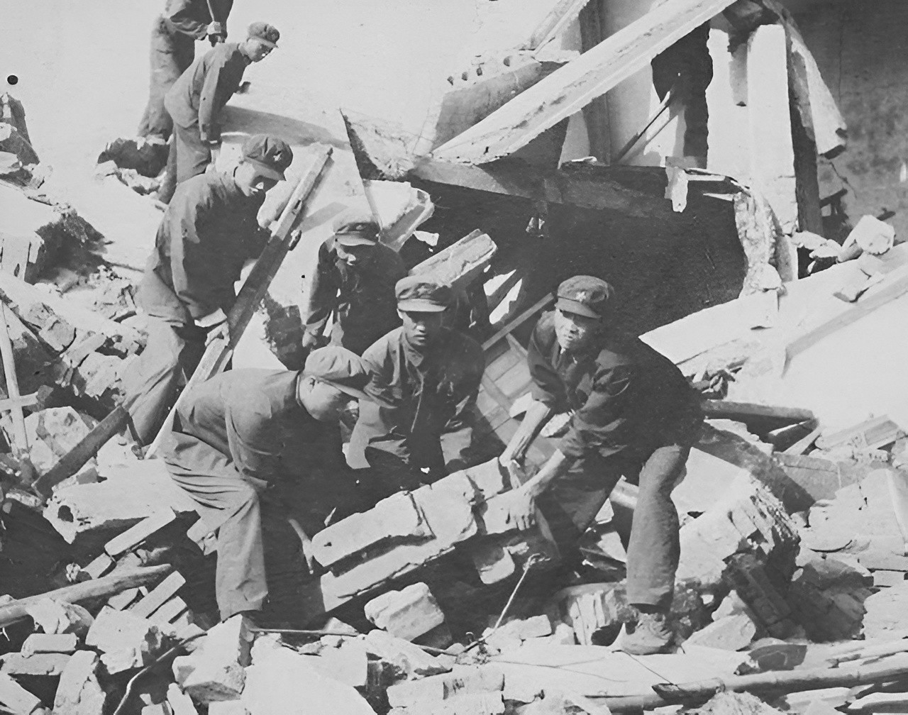 1976年毛主席逝世前,曾交代张玉凤:你要时常到我的坟上看望