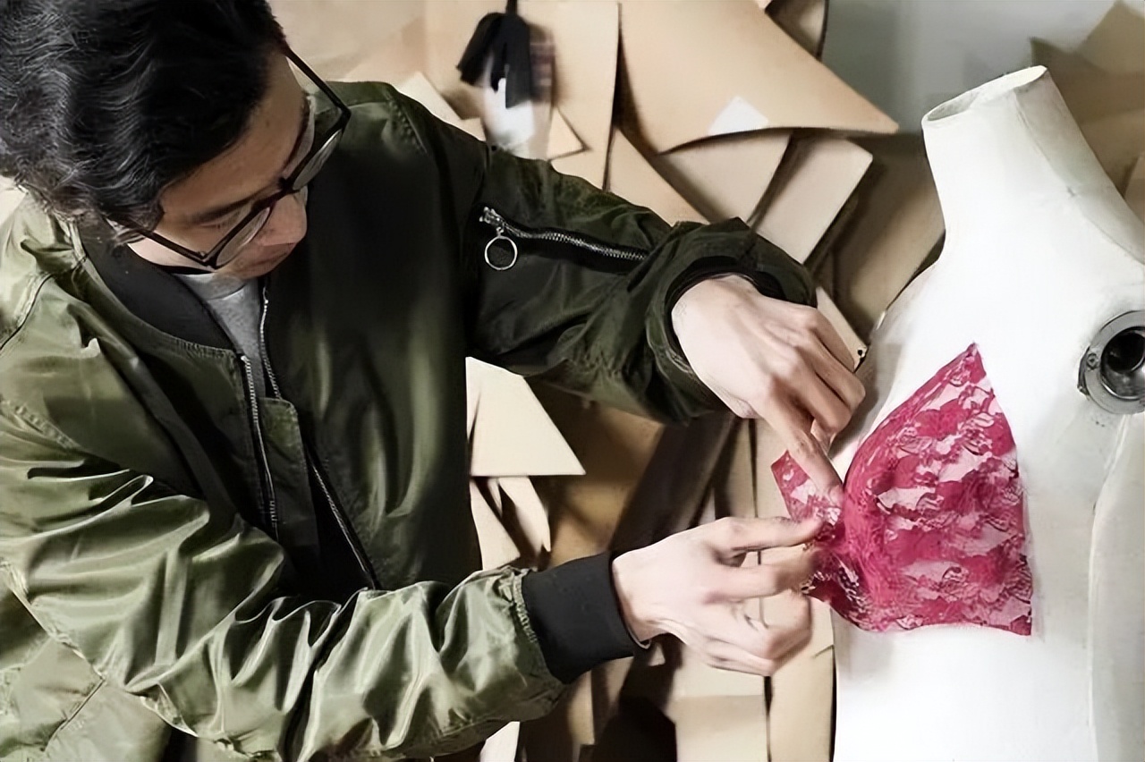 情趣内衣背后，一群神秘的大妈